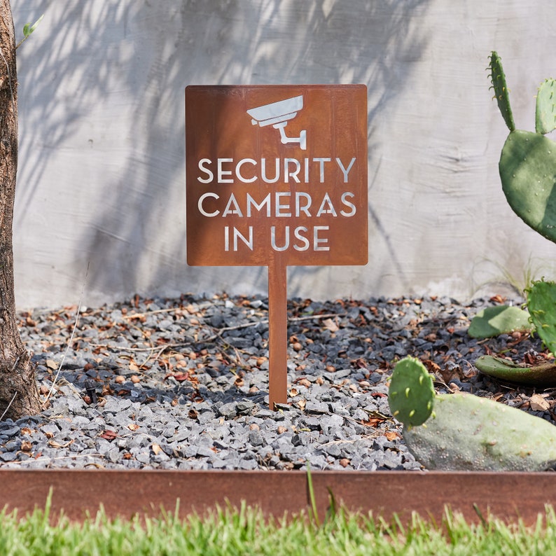 لافتة تحذيرية للكاميرات الأمني - مراجعة Home Yard Security Cameras وسعره